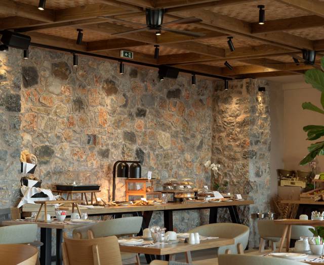 paralos-venus-suites-main-restaurant-11.jpg