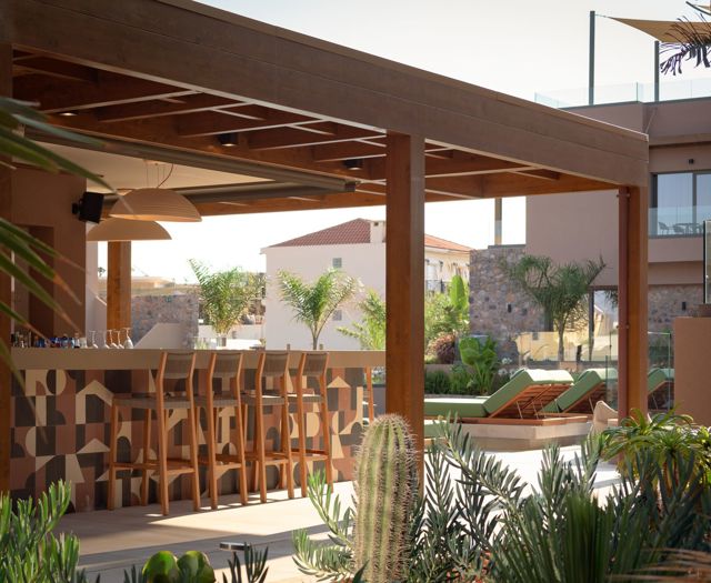 paralos-venus-suites-pool-bar-1.jpg