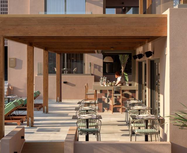 paralos-venus-suites-main-restaurant-10.jpg