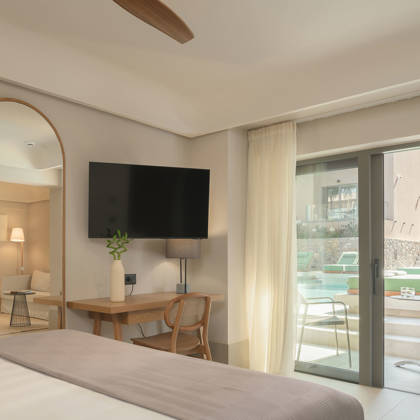 Junior-Suite-Swim-Up-1.jpg