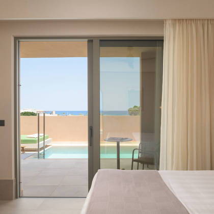 One-Bedroom-Suite-Private-Pool-Sea-View-3.jpg